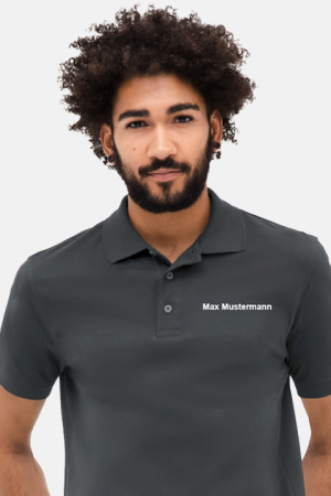 Stick von Namen oder Schriftzügen auf Poloshirts
