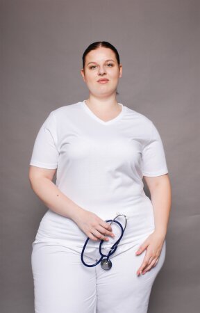 T-Shirt mit V-Ausschnitt von carestin